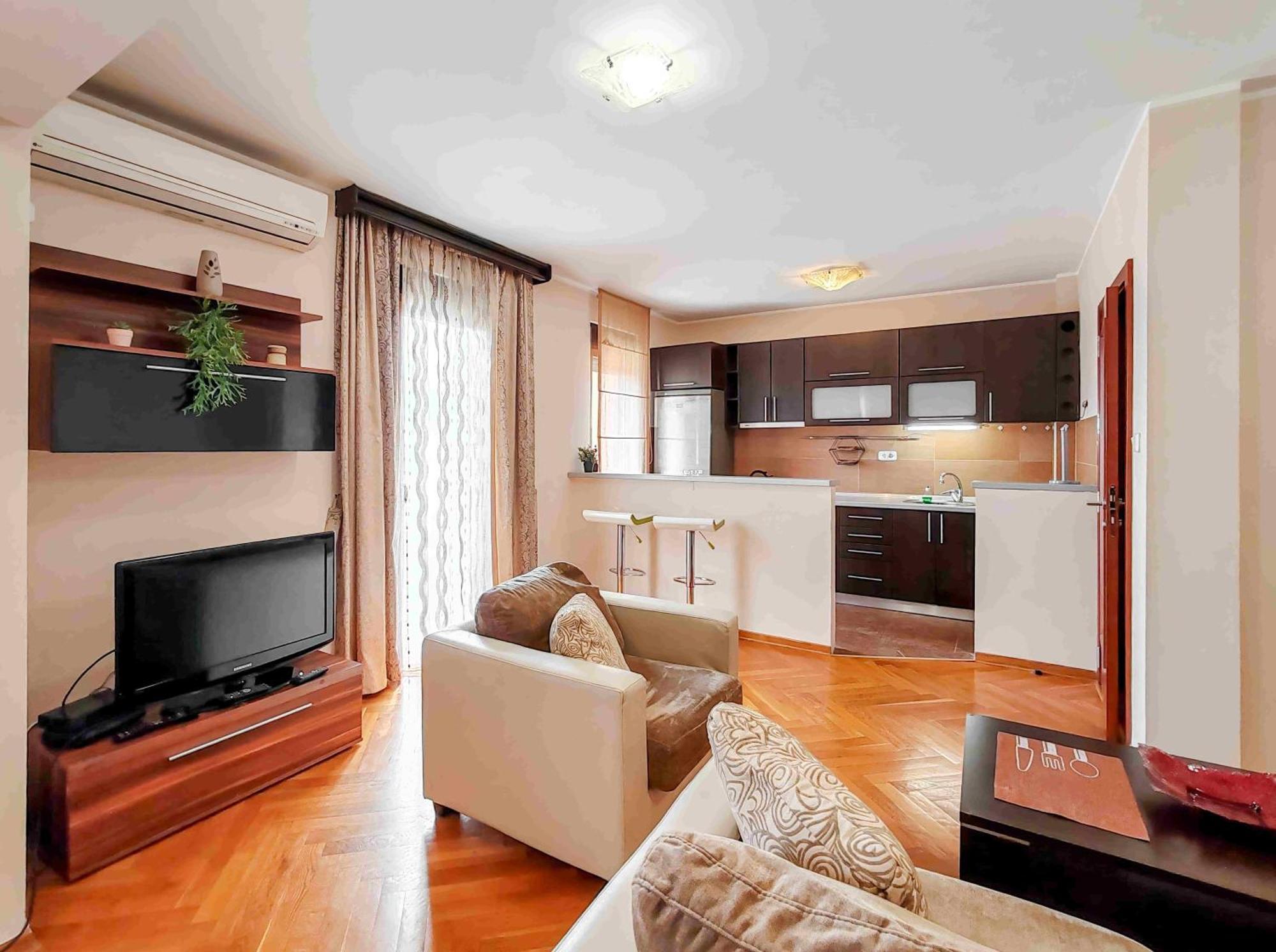 Sunny Three-bedroom In * Budva
